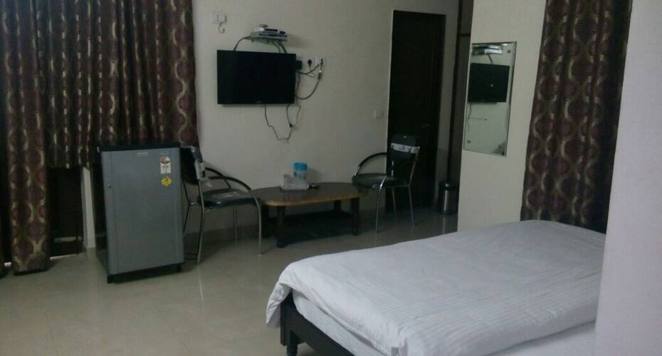 Charanpahari Hotel, New Delhi 3